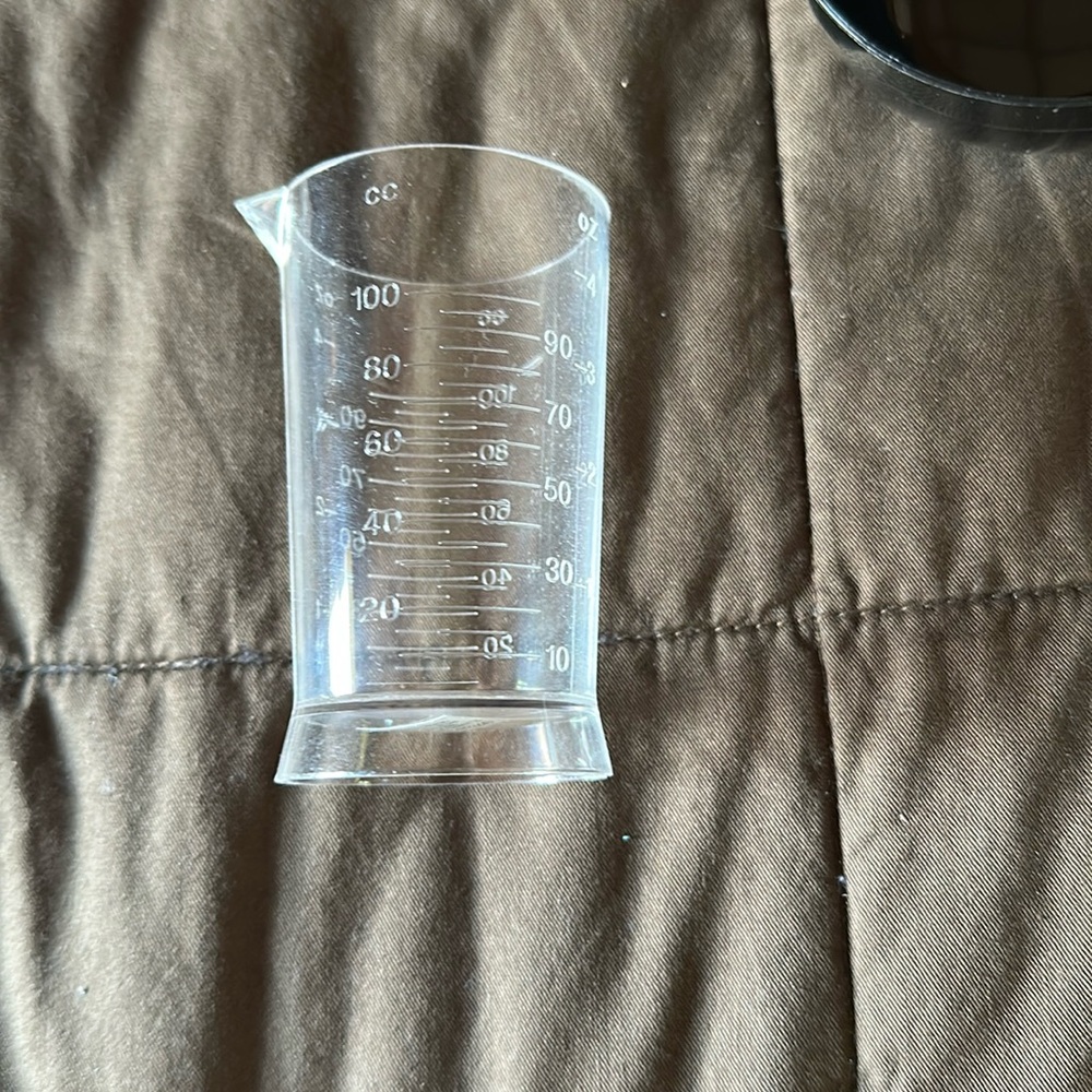 Sally Beauty Hair Color & Highlighting Plastic Measuring Beaker & Mixing Bowl - Picture 3 of 12